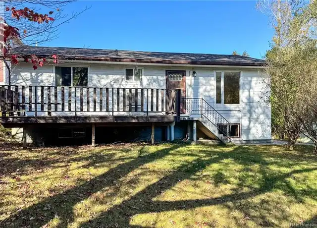 Exterior of 70 Francis St