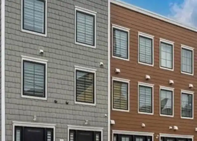 Living area of 135 Waterloo St