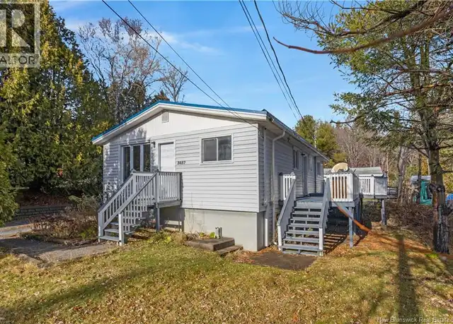 Exterior of 3657 Loch Lomond