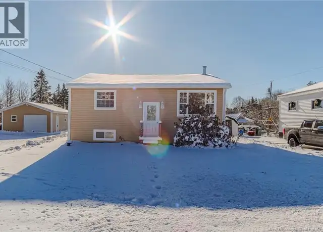 Exterior of 3468 Loch Lomond Rd