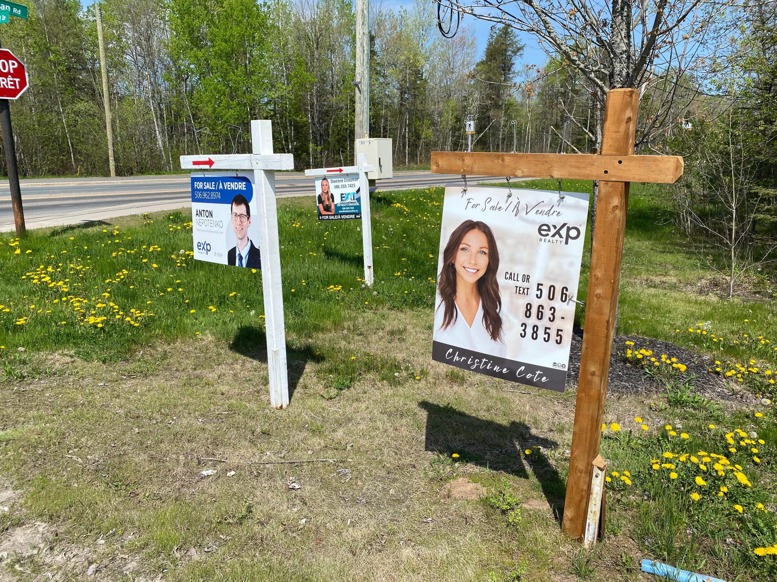 Real estate signs in New Brunswick